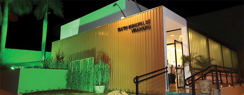 Reinauguração do Teatro Municipal de Viradouro tem noite cheia de emoção